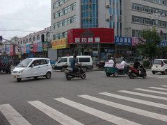 紅燈停 綠燈行 該如何通過交通信號燈