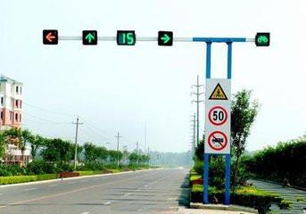 如何看清信號燈、標牌與標線