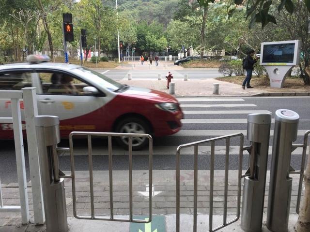 智能過街3.jpg 智能過街3.jpg